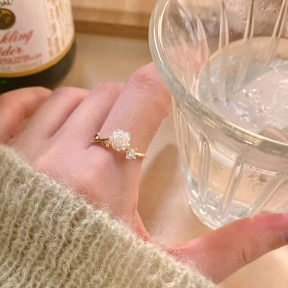 NEW white rose and CZ diamond women's adjustable gold ring - Picture 4 of 5
